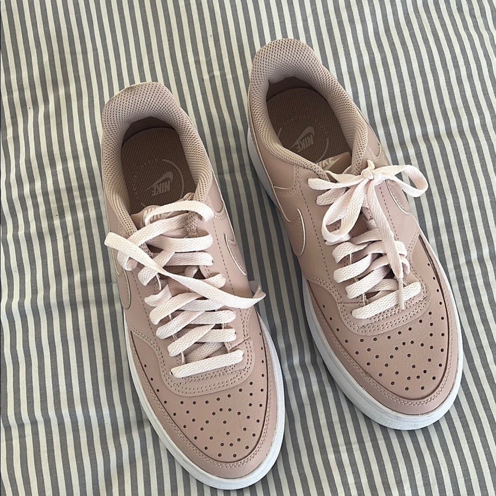 Nike Women's Pink Sneakers